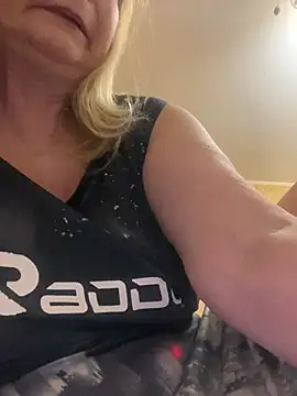 Snapshot of Irina2909@xh chatting on 05-25-26, 01:00 Irina2909xh online show from 05-25-26, 01:00