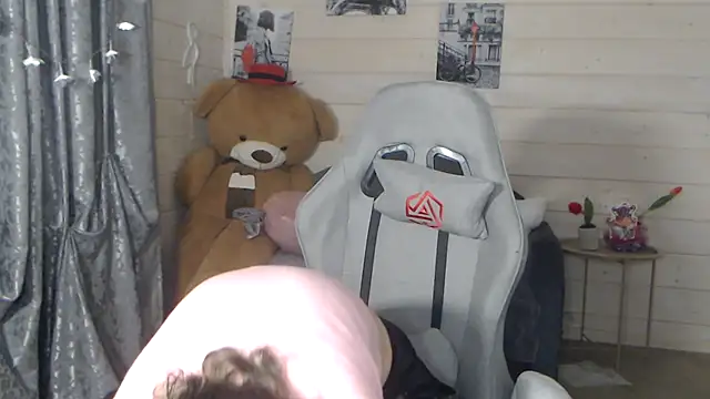 RubiLakros online show from 11-28-25, 12:08