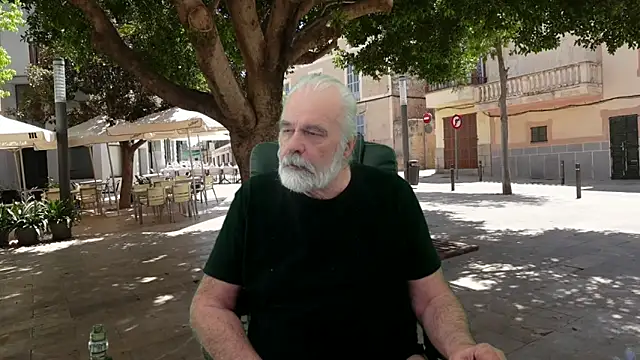 Snapshot of madriano chatting on 05-20-26, 04:35 madriano online show from 05-20-26, 04:35