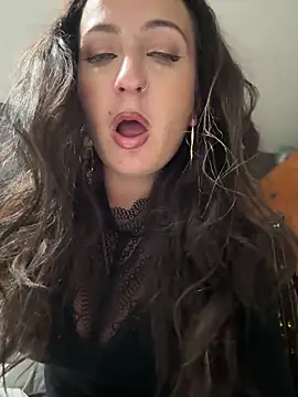 itsCassie online show from 12-16-25, 08:47