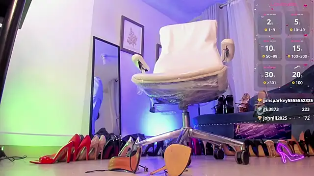 Snapshot of Ashley_leon_ chatting on 12-15-24, 05:20 Ashley leon online show from 12-15-24, 05:20