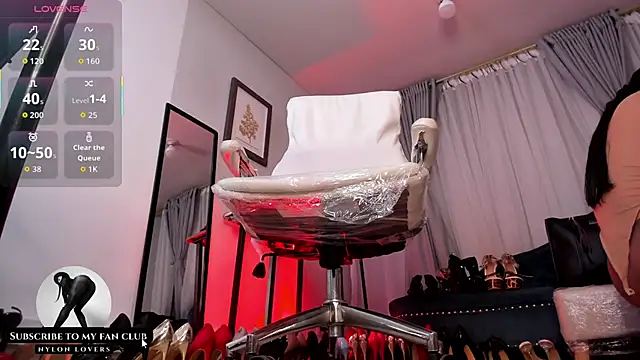 Snapshot of Ashley_leon_ chatting on 10-06-25, 02:14 Ashley leon online show from 10-06-25, 02:14