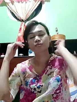 QueenSoreal online show from 10-16-25, 03:24