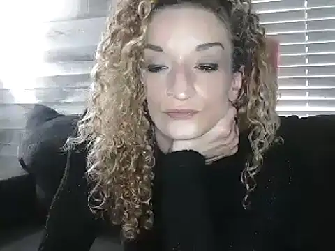 Snapshot of AshleyRain chatting on 05-21-26, 01:29 AshleyRain online show from 05-21-26, 01:29