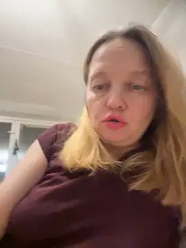 Snapshot of Susanel chatting on 12-03-24, 08:06 Susanel online show from 12-03-24, 08:06