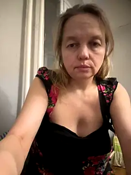 Snapshot of Susanel chatting on 12-04-24, 10:30 Susanel online show from 12-04-24, 10:30