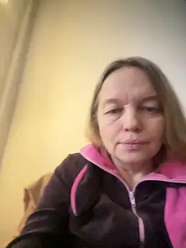 Snapshot of Susanel chatting on 12-15-24, 10:50 Susanel online show from 12-15-24, 10:50