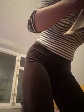 Snapshot of Susanel chatting on 12-20-24, 07:28 Susanel online show from 12-20-24, 07:28