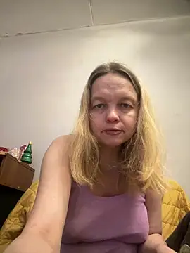 Susanel online show from 12-22-24, 01:44