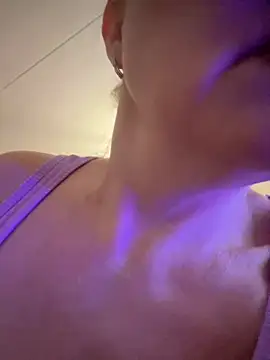 Snapshot of Susanel chatting on 12-22-24, 08:47 Susanel online show from 12-22-24, 08:47