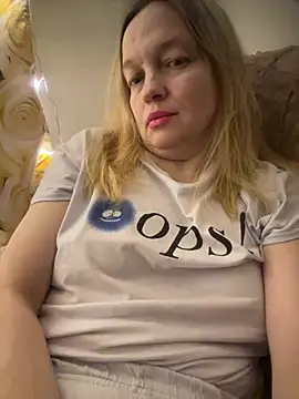 Snapshot of Susanel chatting on 01-09-25, 04:49 Susanel online show from 01-09-25, 04:49