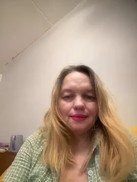 Snapshot of Susanel chatting on 01-12-25, 05:01 Susanel online show from 01-12-25, 05:01