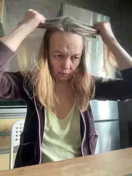 Snapshot of Susanel chatting on 01-15-25, 10:27 Susanel online show from 01-15-25, 10:27