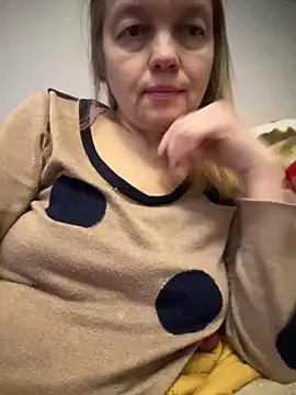 Snapshot of Susanel chatting on 01-17-25, 09:17 Susanel online show from 01-17-25, 09:17