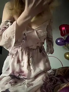 Snapshot of Susanel chatting on 02-14-25, 11:53 Susanel online show from 02-14-25, 11:53