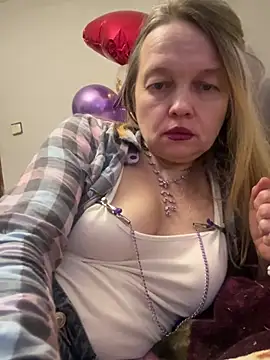 Snapshot of Susanel chatting on 02-14-25, 02:54 Susanel online show from 02-14-25, 02:54