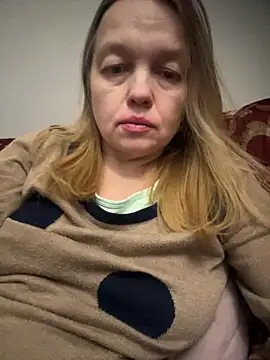 Snapshot of Susanel chatting on 02-21-25, 07:43 Susanel online show from 02-21-25, 07:43