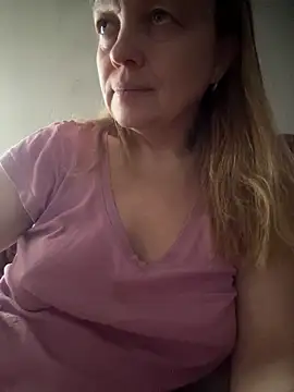 Snapshot of Susanel chatting on 03-06-25, 09:03 Susanel online show from 03-06-25, 09:03