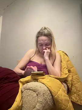 Snapshot of Susanel chatting on 03-17-25, 05:05 Susanel online show from 03-17-25, 05:05