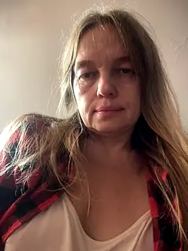 Snapshot of Susanel chatting on 09-12-25, 10:48 Susanel online show from 09-12-25, 10:48