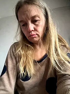 Snapshot of Susanel chatting on 09-18-25, 08:38 Susanel online show from 09-18-25, 08:38