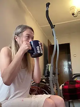 Snapshot of Susanel chatting on 10-05-25, 10:02 Susanel online show from 10-05-25, 10:02