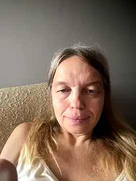 Snapshot of Susanel chatting on 10-11-25, 10:03 Susanel online show from 10-11-25, 10:03