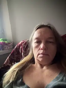 Snapshot of Susanel chatting on 10-16-25, 10:05 Susanel online show from 10-16-25, 10:05