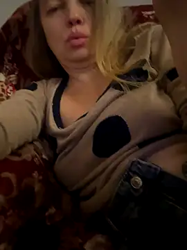 Snapshot of Susanel chatting on 10-17-25, 09:17 Susanel online show from 10-17-25, 09:17