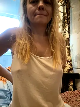 Snapshot of Susanel chatting on 10-25-25, 10:56 Susanel online show from 10-25-25, 10:56