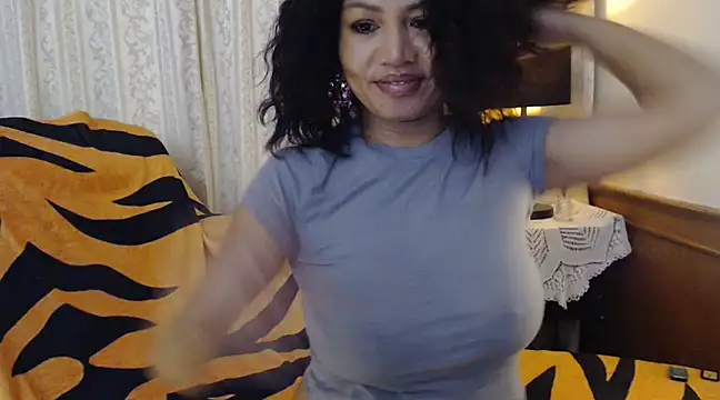 Snapshot of nareethai chatting on 03-23-25, 08:04 nareethai online show from 03-23-25, 08:04