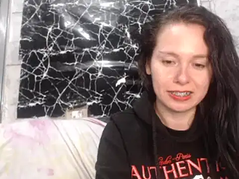 Snapshot of Venusluxodomme chatting on 06-10-26, 03:18 Venusluxodomme online show from 06-10-26, 03:18