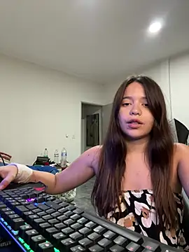 Snapshot of kiarafonseca_ chatting on 12-23-24, 04:01 kiarafonseca  online show from 12-23-24, 04:01