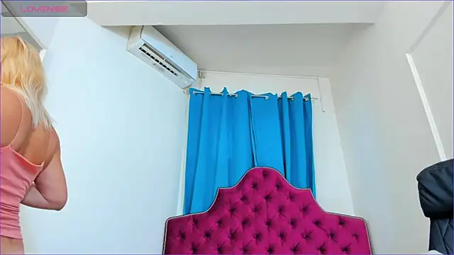 Snapshot of ninnadee chatting on 07-04-26, 04:51 ninnadee online show from 07-04-26, 04:51