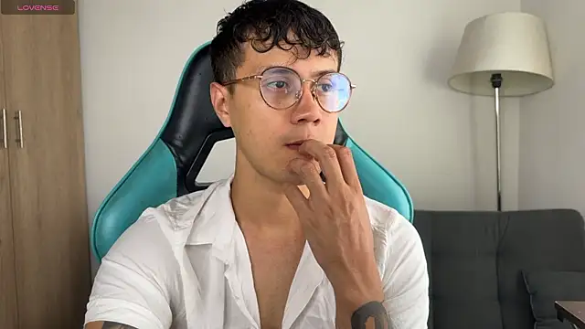 LeaneSeb online show from 03-09-26, 06:34