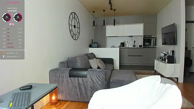 Juicy Bella online show from 04-13-26, 09:04