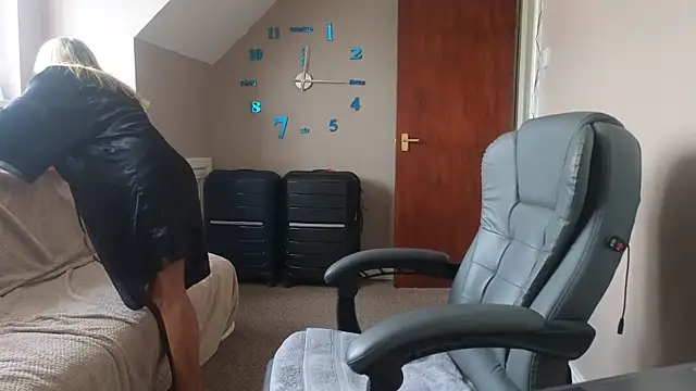 hollyjanesmith online show from 10-08-25, 11:19