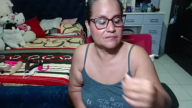 pervert mommy  online show from 11-19-25, 09:59