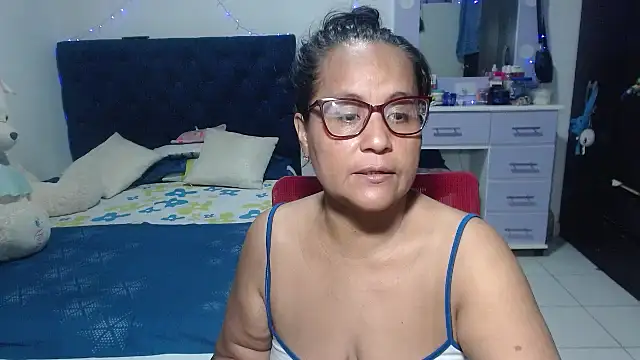 pervert mommy  online show from 04-14-26, 09:59