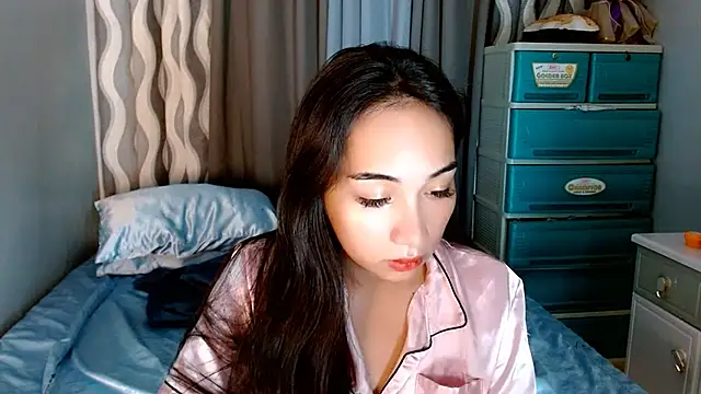 Snapshot of SweetLilly_18 chatting on 06-17-26, 05:32 SweetLilly 18 online show from 06-17-26, 05:32