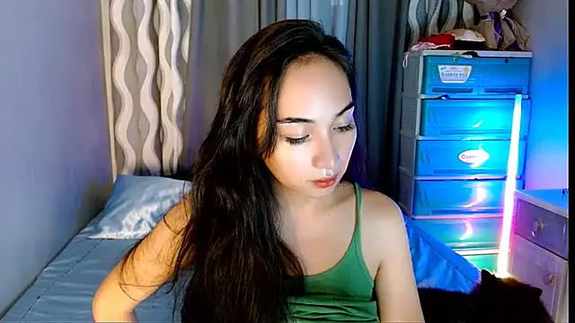 Snapshot of SweetLilly_18 chatting on 06-19-26, 07:23 SweetLilly 18 online show from 06-19-26, 07:23