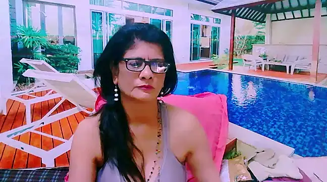 Snapshot of IndianAllure chatting on 12-30-24, 05:58 IndianAllure online show from 12-30-24, 05:58