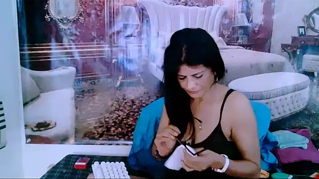 Snapshot of IndianAllure chatting on 01-08-25, 09:10 IndianAllure online show from 01-08-25, 09:10