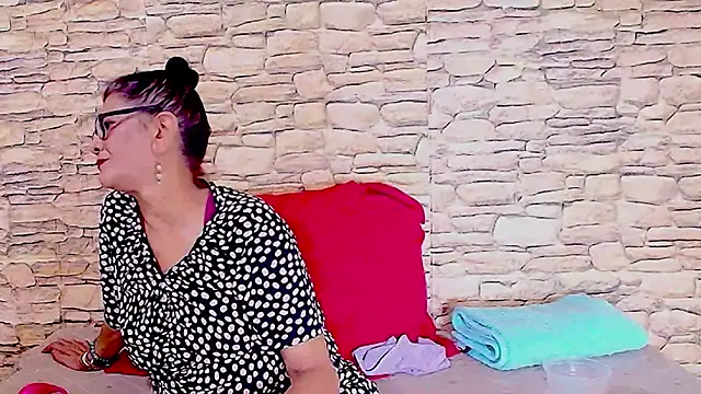 IndianAllure online show from 12-18-25, 05:35