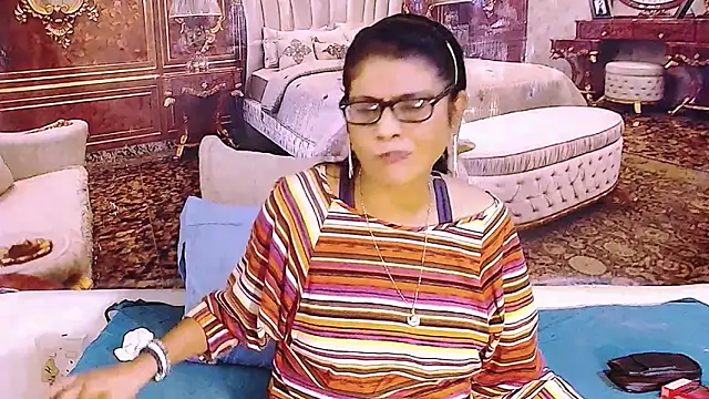 Snapshot of IndianAllure chatting on 05-29-26, 05:38 IndianAllure online show from 05-29-26, 05:38