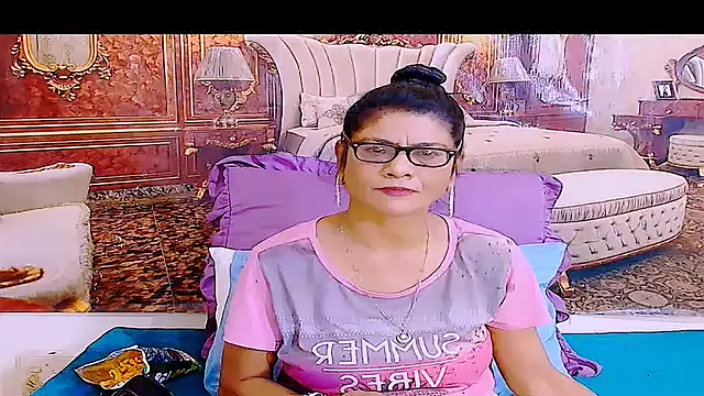 Snapshot of IndianAllure chatting on 06-10-26, 05:28 IndianAllure online show from 06-10-26, 05:28