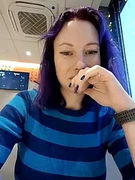 Snapshot of Frost_foxy chatting on 12-23-24, 07:28 Frost foxy online show from 12-23-24, 07:28