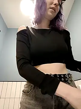 Snapshot of Frost_foxy chatting on 02-18-25, 06:48 Frost foxy online show from 02-18-25, 06:48