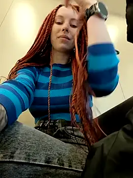 Snapshot of Frost_foxy chatting on 10-18-25, 02:25 Frost foxy online show from 10-18-25, 02:25