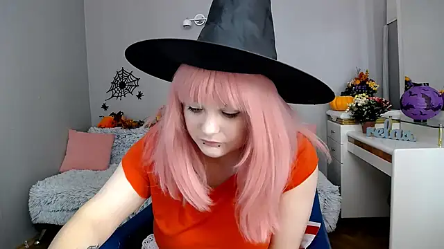 Estheri online show from 10-30-25, 07:21